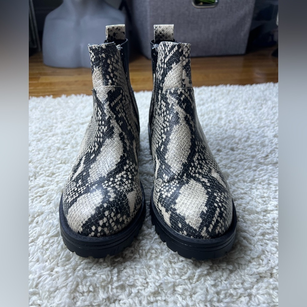 Women’s 7.5 Snakeskin Ankle Boots NEW - Picture 3 of 8